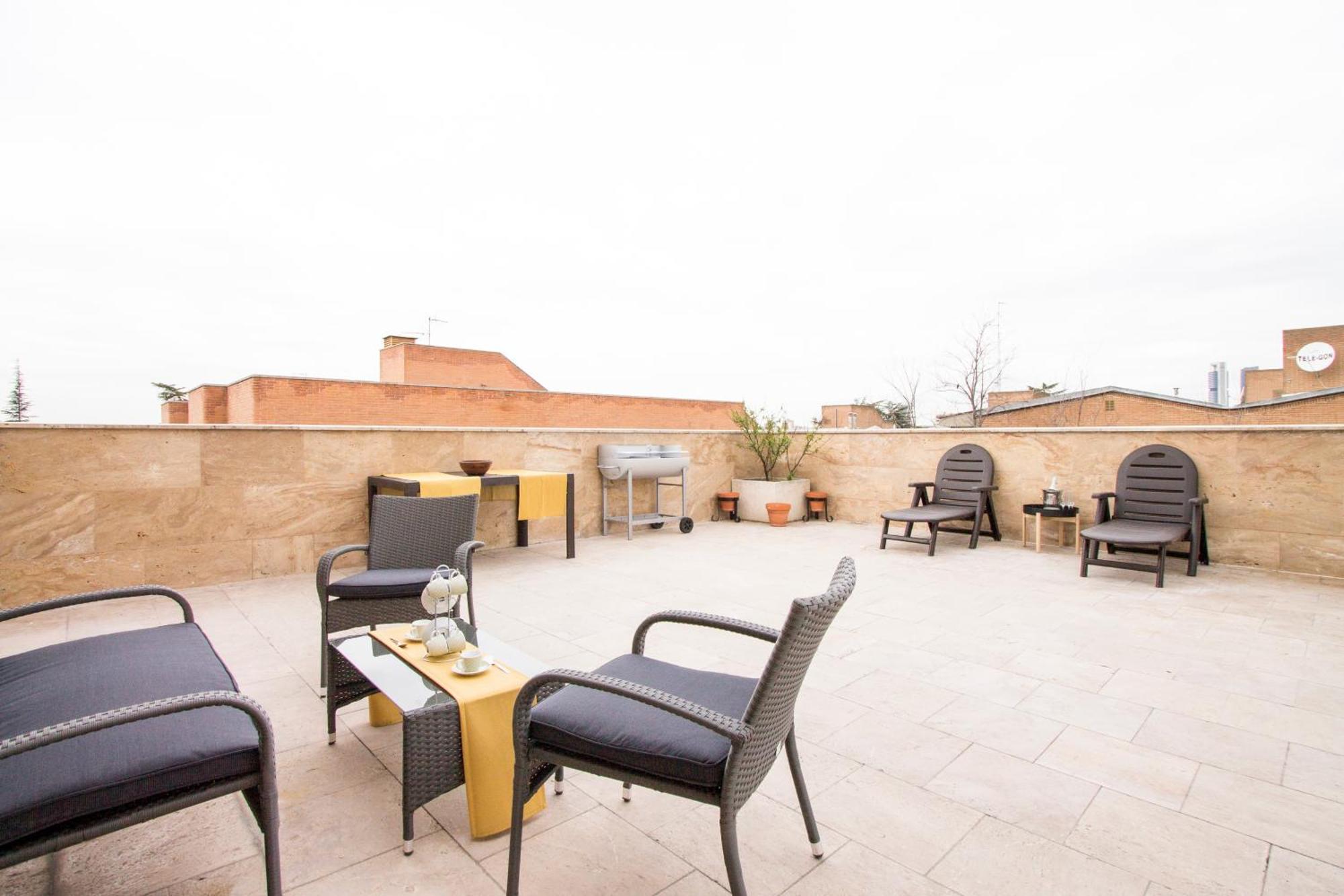 Apartamentos Villablino Arturo Soria Madrid Eksteriør billede