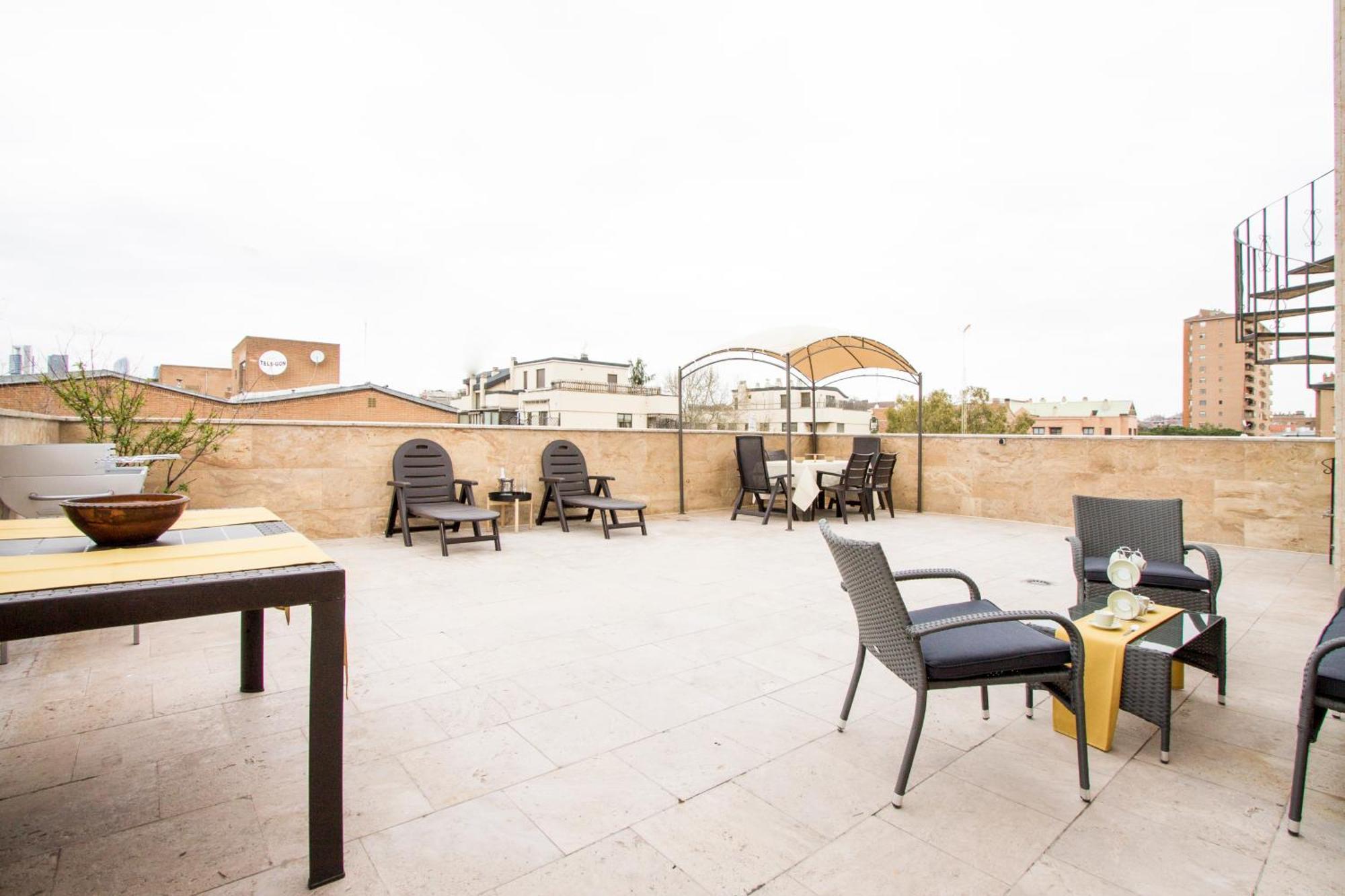 Apartamentos Villablino Arturo Soria Madrid Eksteriør billede